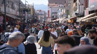 Alışverişi son güne bırakanlar çarşı, pazarda yoğunluk oluşturdu