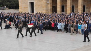 Başkan Tugay ve İzmir’in ilçe belediye başkanları Anıtkabir’i ziyaret etti