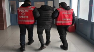 Isparta’da 12 yıl hapis cezasıyla aranan şahıs kaçarken yakalandı