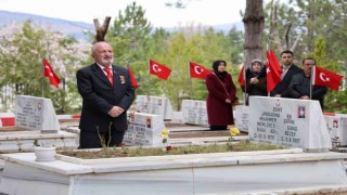 Yukarı Tekke Mezarlığı ziyaretçi akınına uğradı