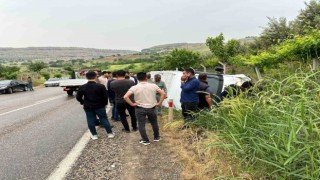 Adıyaman’da kontrolden çıkan minibüs yan yattı: 14 yaralı