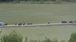 Çakıl ocağında baraja devrilen kamyonun sürücüsü hayatını kaybetti