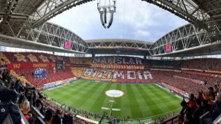 Galatasaray taraftarından derbi için koreografi