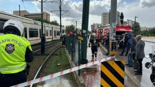 Gaziantep’te tramvayın üzerine yıldırım düştü