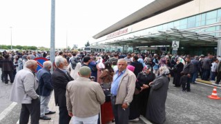 Hacı adaylarını binlerde kişi uğurladı