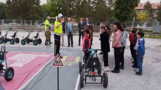 Kütahya’da öğrencilere uygulamalı ve teorik trafik eğitimi