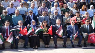 Manisa CBÜ’den Filistin için haykıran Amerikalı öğrencilere destek