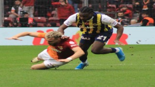 Trendyol Süper Lig: Galatasaray: 0 - Fenerbahçe: 0 (İlk yarı)