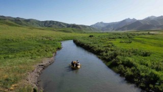 Beytüşşebaplı sporcular 35 kilometrelik mendereslerde rafting yaptı