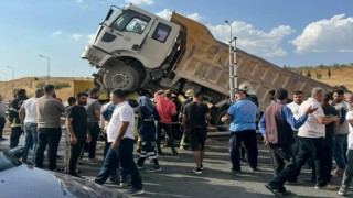 Gaziantep’te tır ve kamyon çarpıştı