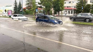 Alt yapı alarm verdi, yollar göle döndü