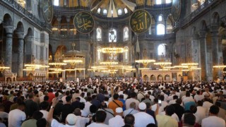 Vakıflardan Ayasofya-i Kebir Camii Şerifi’nde aşure ikramı