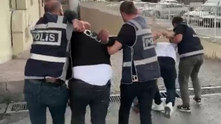 Kaçarken polise çarpan şahıslar yakalandı