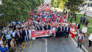 İzmirliler Zafer Yürüyüşü’nde buluştu