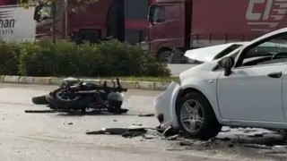 Ters şeritten gelen araç motosikletle kafa kafaya çarpıştı, 1 ölü 1 yaralı