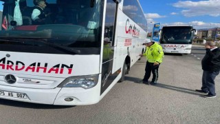 Oltu polisinden kış lastiği kontrolü