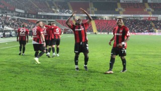 Trendyol Süper Lig: Gaziantep FK: 3 - Başakşehir: 0 (Maç sonucu)