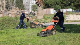 Bayraklı’da parklara kapsamlı bakım