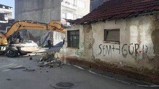 Bursa Osmangazi’de metruk bina temizliği