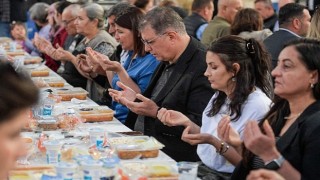 Birlik ve dayanışma sofrası Foça’da kuruldu