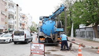 Antalya'da yağmur suyu hattı temizliği sürüyor