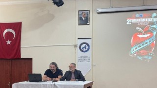 Ege Üniversitesi 2. Uluslararası Turan Film Festivalinde sahne genç yönetmenlerin