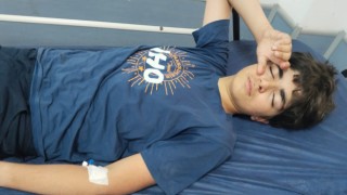 Voleybol filesine takılan öğrenci ölümden döndü