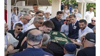 Foça’nın efsane başkanının oğlu son yolculuğuna uğurlandı