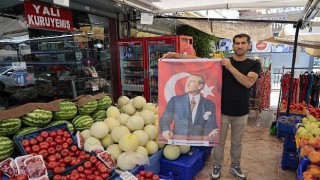 Konak Belediyesi’nden esnafa 30 Ağustos hediyesi