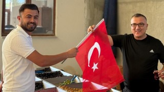 Hisarcık AK Gençlikten üye kaydı ve esnafa Türk bayrağı dağıtımı