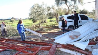 Burası Antalya: Büyükşehir Belediyesi hortumdan zarar gören vatandaşın yanında