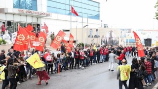 Çiğli’de 1 Mayıs Coşkusu: Başkan Yıldız Emekçilerle Omuz Omuza
