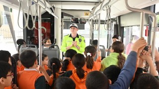 Konya’daki Öğrenciler “Nezaket Otobüsü” ile Trafikte Görgü Kurallarını Öğreniyor