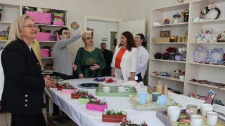 Üreten Engelliler Merkezi’nde yıl sonu sergisi açıldı