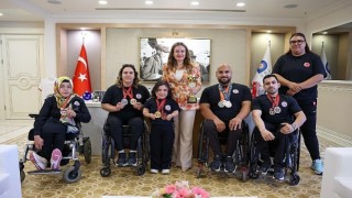 Başkan Vekili Özdemir şampiyon sporcuları ağırladı